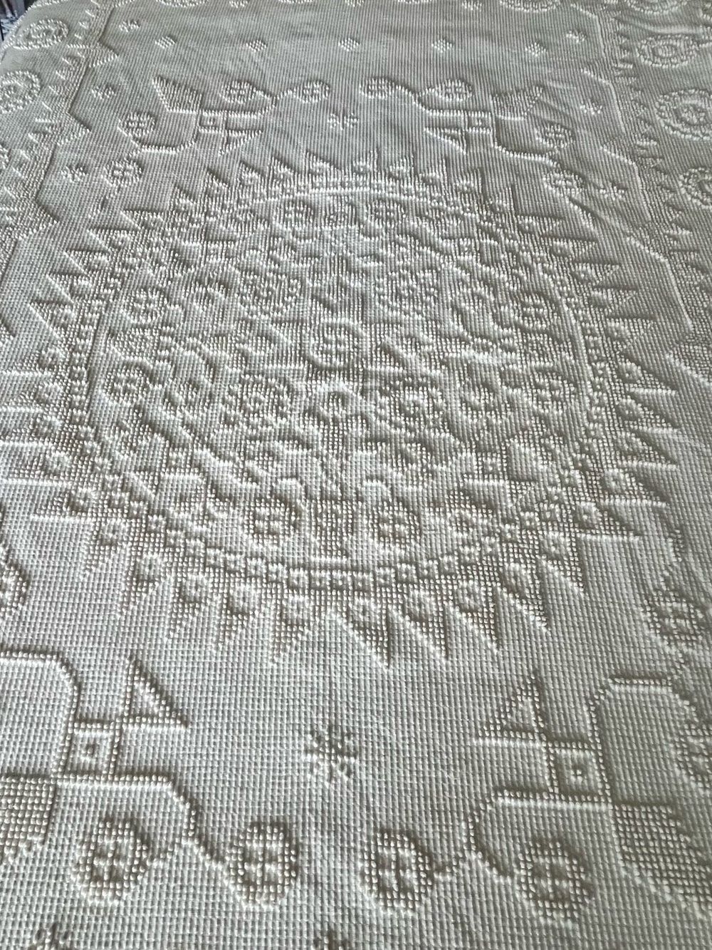 Morgan-Jones Minuet Cotton Chenille Twin/Full Bedspread Size 70” x 105” in Ivory